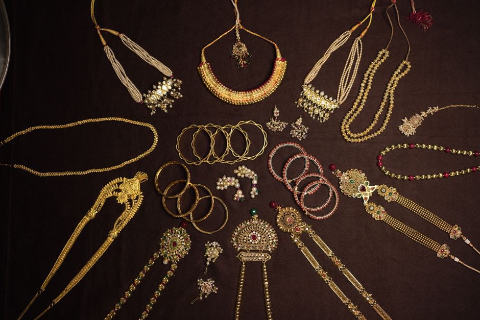 Which Earrings Suit Your Face Shape? (Style Finder)
