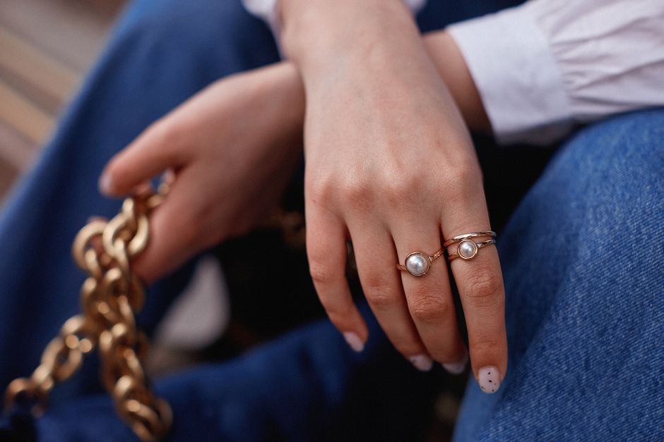 Guide till halsbandsstilar: från choker till rope